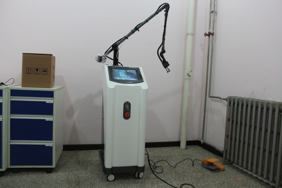 Carbon Dioxide Co2 Fractional Laser Machine / Equipment For Surgery Scar Removal